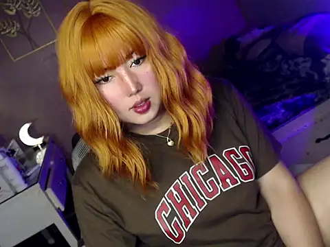 HOTnWILDalice online show from November 28, 4:15 am