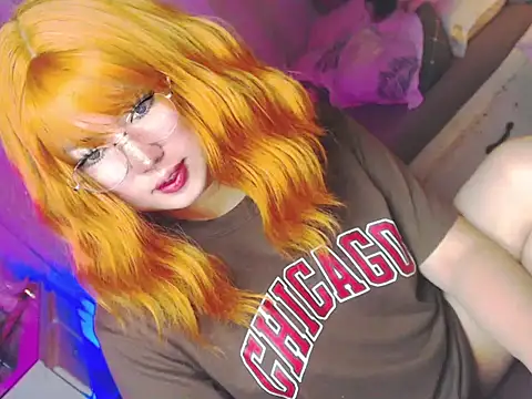 Snapshot of HOTnWILDalice chatting on May 14, 2:40 am HOTnWILDalice online show from May 14, 2:40 am