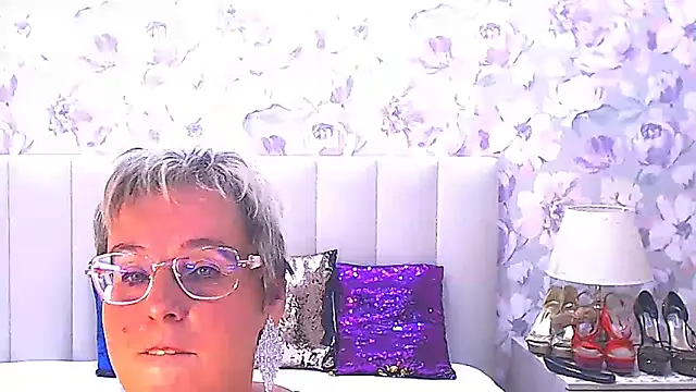 MilfyMommyXX online show from November 21, 4:44 am