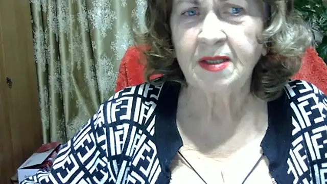 Emma52610 online show from February 20, 5:35 pm