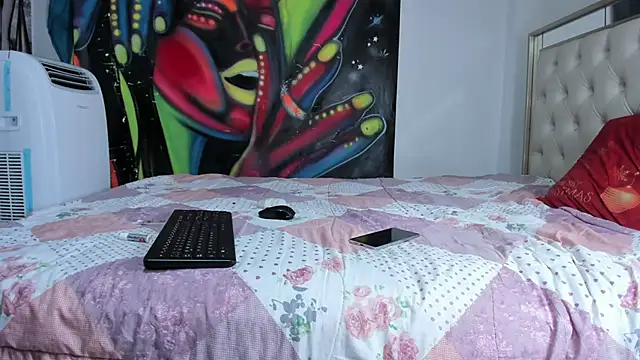 Snapshot of luna_sexxy chatting on November 27, 6:15 am luna sexxy online show from November 27, 6:15 am