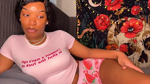 Snapshot of ItalyNayoir chatting on January 3, 8:43 pm ItalyNayoir online show from January 3, 8:43 pm