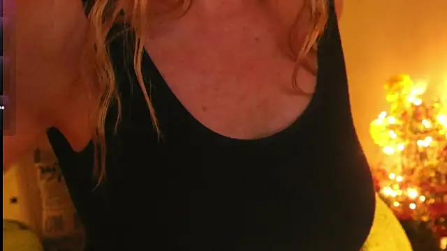 Snapshot of Kishaxxx chatting on February 1, 5:28 am Kishaxxx online show from February 1, 5:28 am