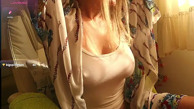 Snapshot of Kishaxxx chatting on February 9, 9:05 am Kishaxxx online show from February 9, 9:05 am