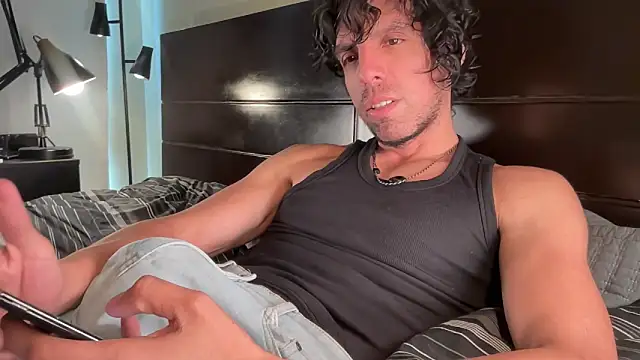 Snapshot of beranco19 chatting on February 7, 8:23 pm beranco19 online show from February 7, 8:23 pm