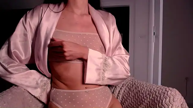 Snapshot of EvelynGG chatting on April 23, 12:40 pm EvelynGG online show from April 23, 12:40 pm