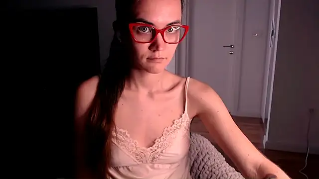 Snapshot of EvelynGG chatting on May 10, 9:58 am EvelynGG online show from May 10, 9:58 am