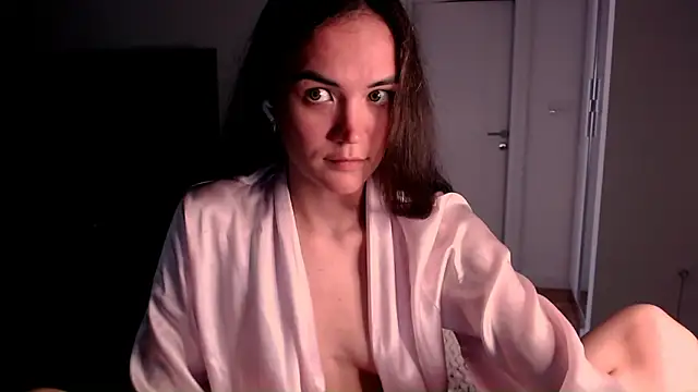 Snapshot of EvelynGG chatting on May 28, 10:23 am EvelynGG online show from May 28, 10:23 am