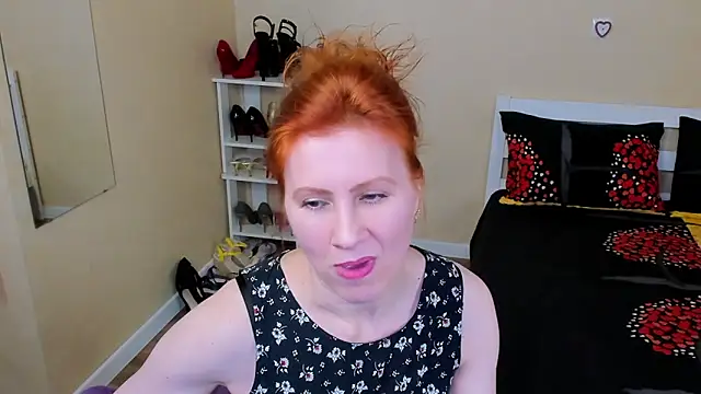 Snapshot of FoxySophia chatting on April 25, 12:08 pm FoxySophia online show from April 25, 12:08 pm