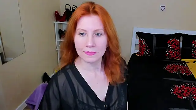Snapshot of FoxySophia chatting on April 26, 2:42 am FoxySophia online show from April 26, 2:42 am