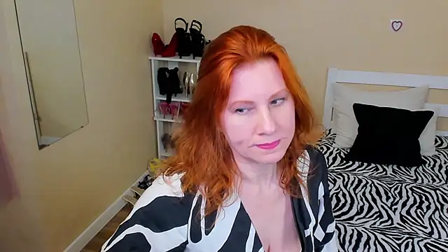 Snapshot of FoxySophia chatting on April 29, 2:48 am FoxySophia online show from April 29, 2:48 am