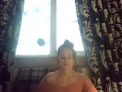 Snapshot of LindaStarS chatting on January 28, 5:43 am LindaStarS online show from January 28, 5:43 am