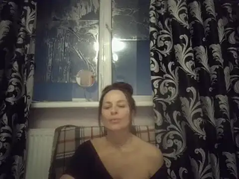 Snapshot of LindaStarS chatting on February 6, 3:52 pm LindaStarS online show from February 6, 3:52 pm