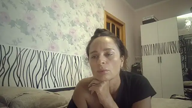 Snapshot of LindaStarS chatting on October 4, 5:55 pm LindaStarS online show from October 4, 5:55 pm