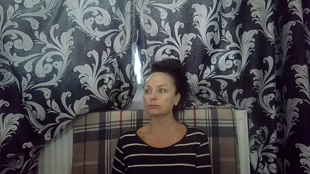 Snapshot of LindaStarS chatting on October 19, 7:31 am LindaStarS online show from October 19, 7:31 am