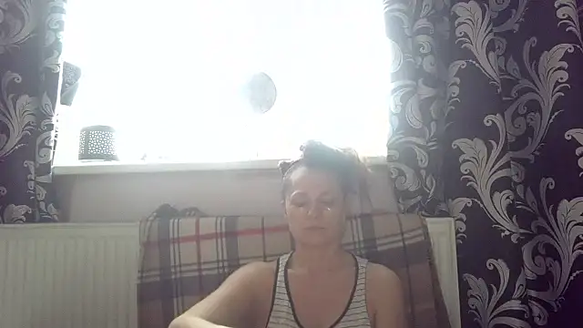 LindaStarS online show from March 26, 5:13 am