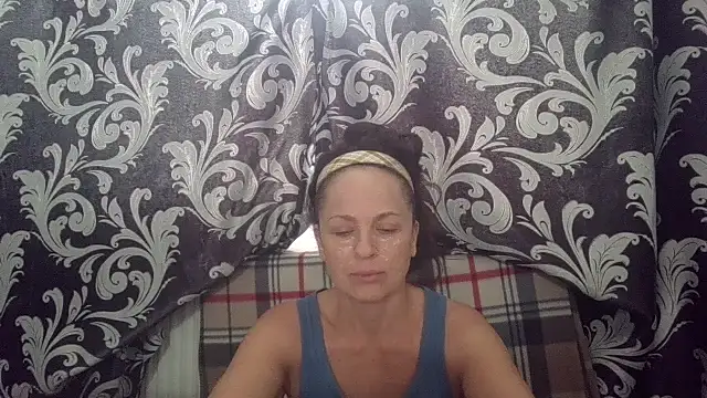 Snapshot of LindaStarS chatting on June 13, 5:05 am LindaStarS online show from June 13, 5:05 am