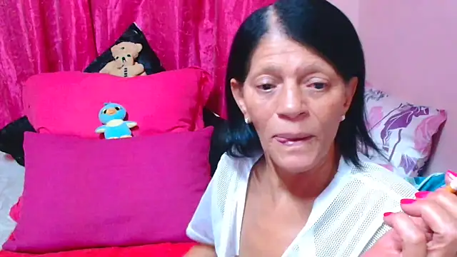 Snapshot of SLUTTYROXY chatting on January 18, 6:34 pm SLUTTYROXY online show from January 18, 6:34 pm