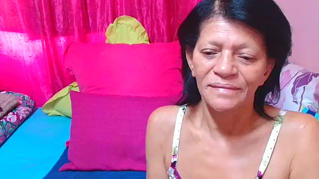 Snapshot of SLUTTYROXY chatting on February 2, 8:35 am SLUTTYROXY online show from February 2, 8:35 am