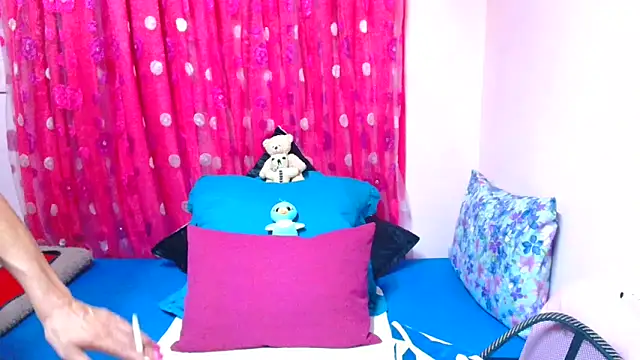 Snapshot of SLUTTYROXY chatting on February 13, 7:54 pm SLUTTYROXY online show from February 13, 7:54 pm