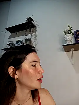 Snapshot of loveuu-bae chatting on December 22, 12:28 am loveuu-bae online show from December 22, 12:28 am