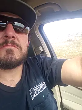 Snapshot of UncutHammer69 chatting on February 23, 9:34 pm UncutHammer69 online show from February 23, 9:34 pm