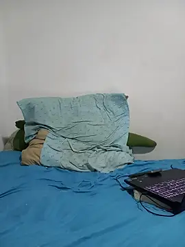 biglatin80 online show from December 5, 5:27 am