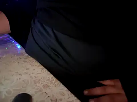 Snapshot of Chubby_DIck4you chatting on November 30, 3:32 am Chubby DIck4you online show from November 30, 3:32 am