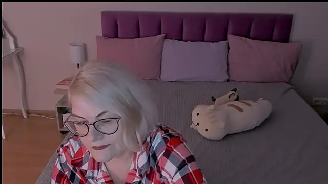 sabrinamacmarren online show from March 15, 4:54 pm