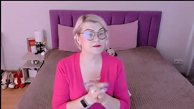 sabrinamacmarren online show from November 28, 7:55 am