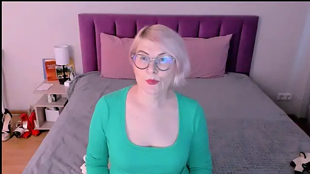 sabrinamacmarren online show from December 1, 7:35 am