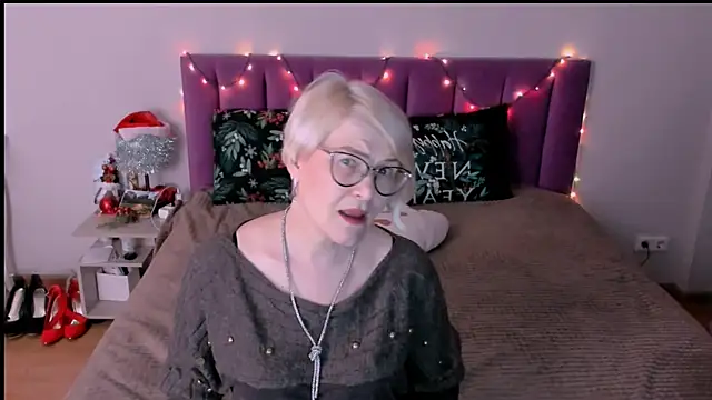 sabrinamacmarren online show from January 8, 2:41 pm