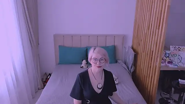 sabrinamacmarren online show from February 28, 11:55 am