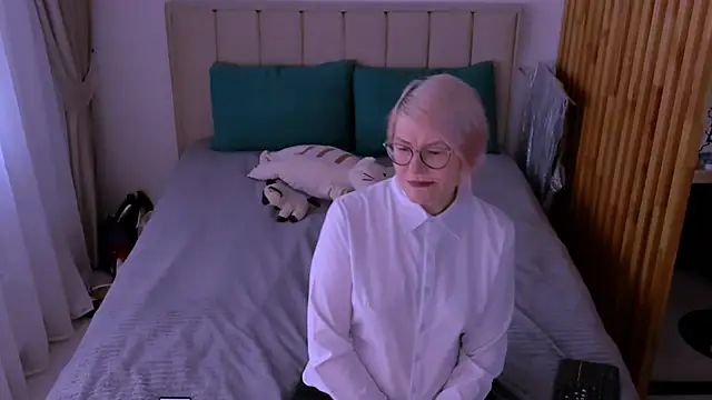 sabrinamacmarren online show from March 11, 2:12 pm