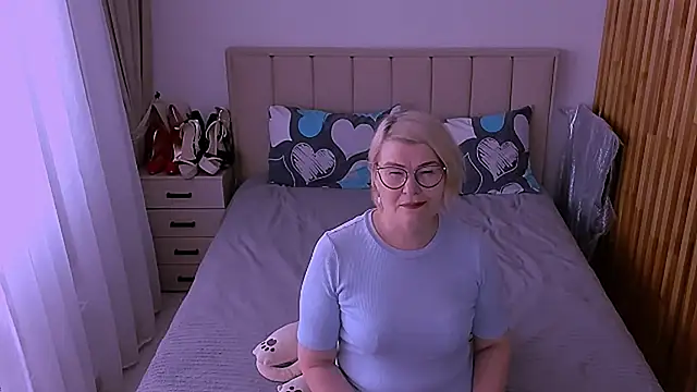 Snapshot of sabrinamacmarren chatting on June 15, 1:24 pm sabrinamacmarren online show from June 15, 1:24 pm