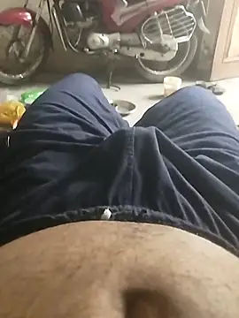 Snapshot of bigh96dik chatting on May 30, 5:15 am bigh96dik online show from May 30, 5:15 am
