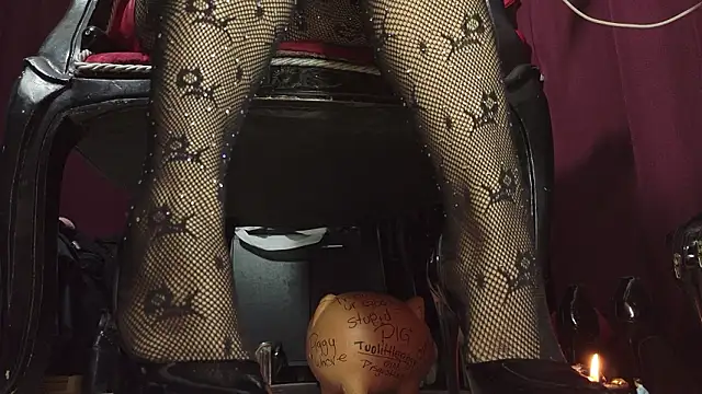 Snapshot of MeGoddesSara chatting on March 18, 8:34 pm MeGoddesSara online show from March 18, 8:34 pm
