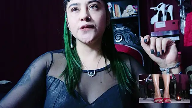 Snapshot of MeGoddesSara chatting on March 21, 1:43 am MeGoddesSara online show from March 21, 1:43 am