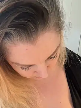 Snapshot of Anna_Alexa chatting on March 4, 11:51 am Anna Alexa online show from March 4, 11:51 am