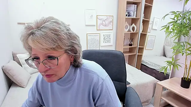 EvelynJoyful online show from October 17, 5:21 am