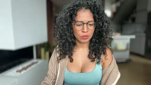 illaroom online show from December 16, 6:24 pm