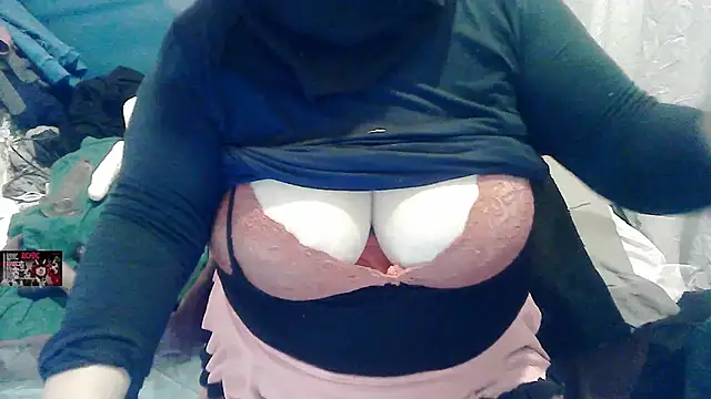 Snapshot of tatli_bela chatting on February 11, 1:52 am tatli bela online show from February 11, 1:52 am