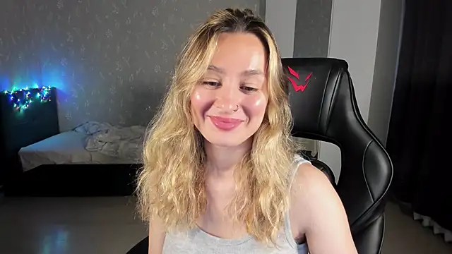 Snapshot of EllaFresh chatting on June 18, 2:12 am EllaFresh online show from June 18, 2:12 am