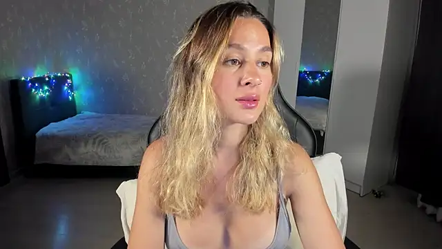 Snapshot of EllaFresh chatting on July 26, 9:00 pm EllaFresh online show from July 26, 9:00 pm