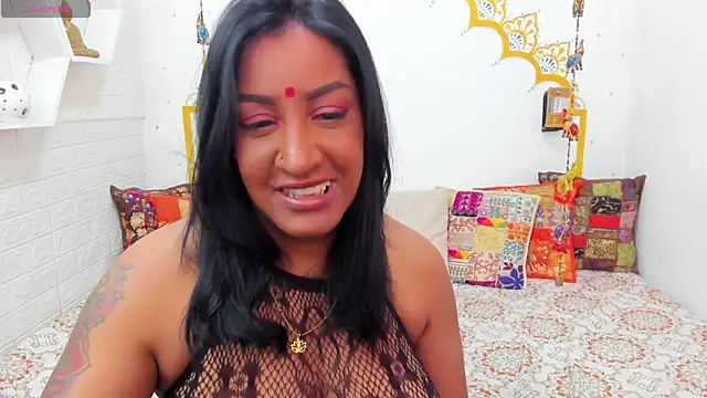 Snapshot of LadyNahir chatting on May 28, 4:32 am LadyNahir online show from May 28, 4:32 am