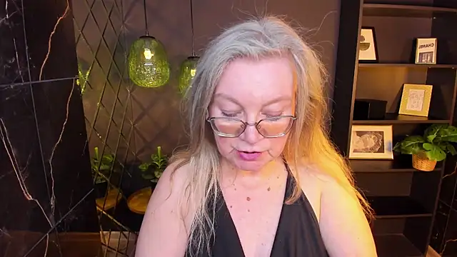 Snapshot of NataliMellow chatting on April 18, 7:07 pm NataliMellow online show from April 18, 7:07 pm