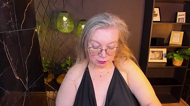 Snapshot of NataliMellow chatting on April 19, 1:10 pm NataliMellow online show from April 19, 1:10 pm