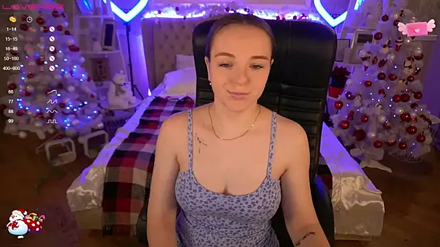 Snapshot of FoxyShy chatting on December 19, 12:56 pm FoxyShy online show from December 19, 12:56 pm
