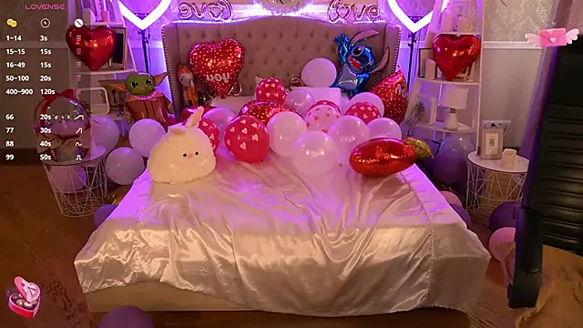 Snapshot of FoxyShy chatting on February 15, 10:00 am FoxyShy online show from February 15, 10:00 am