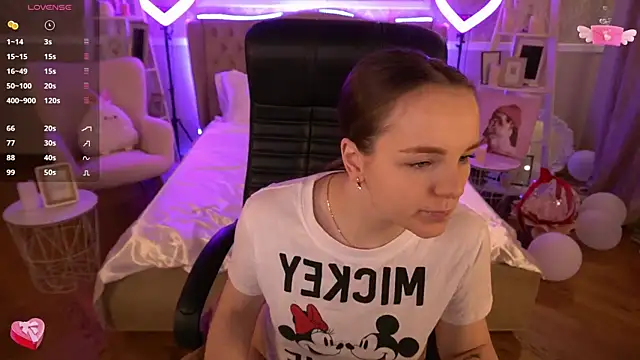 Snapshot of FoxyShy chatting on March 5, 12:55 pm FoxyShy online show from March 5, 12:55 pm